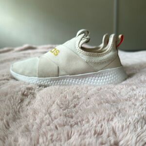 Adidas Cloud foam ivory white slip on sneakers size 5